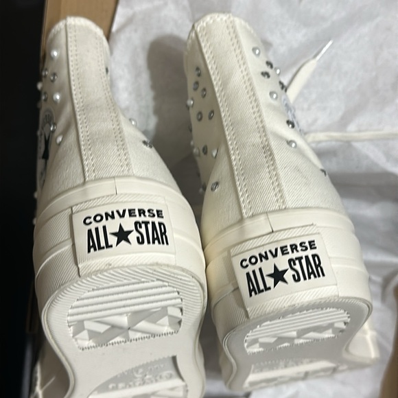 NIB! Converse platform hi top White with pearls and rhinestones. Size 9 Women - Picture 3 of 4